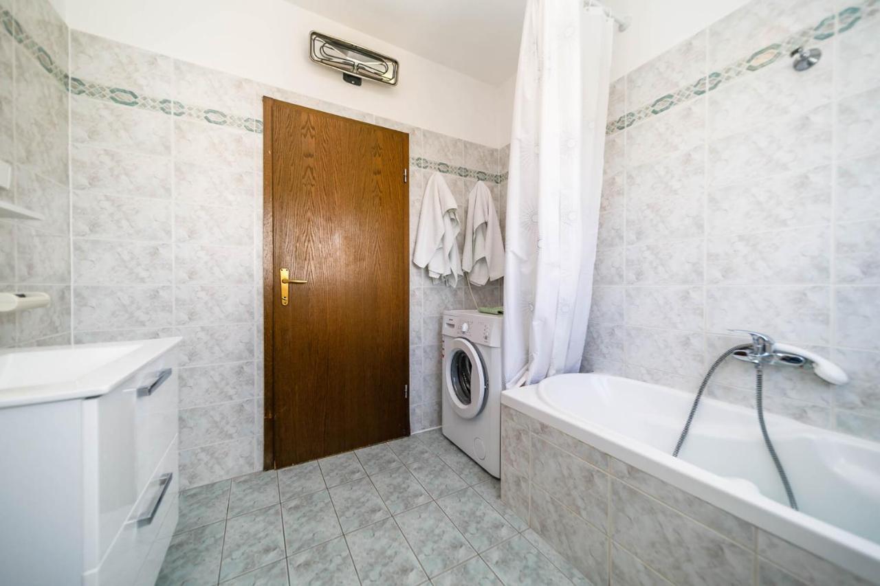 Apartments Mate Balote 54 クルク エクステリア 写真